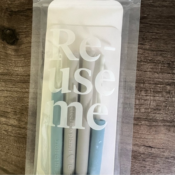 GIR Traveler Size Ultimate Reusable Silicone Foldable Straw Kit - Picture 2 of 7